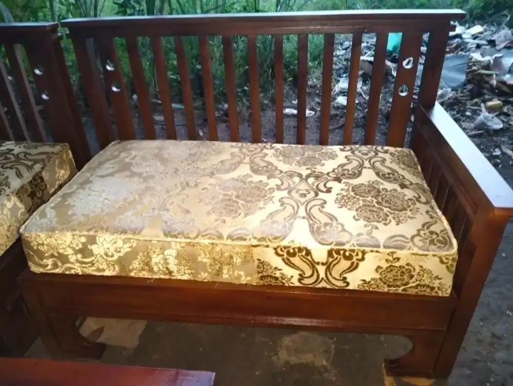 kursi tamu sudut sudah diganti kain baru yg bagus