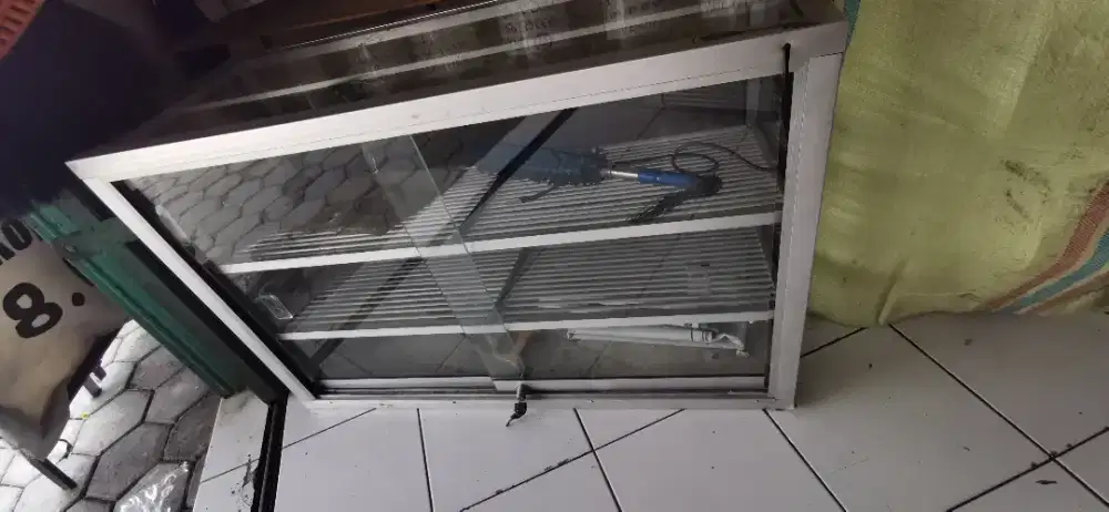 Dijual etalase gorengan layak pakai.
