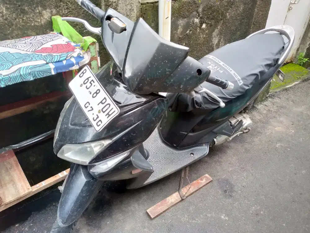 Vario 110 karbu warna hitam