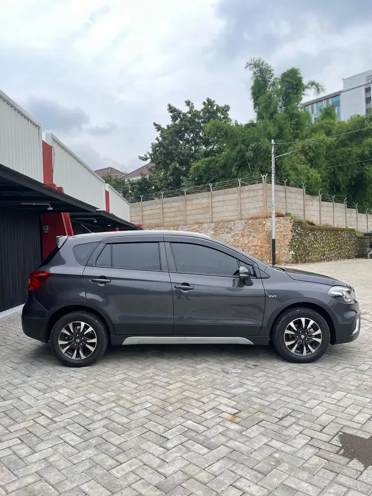 Low km Suzuki SX4 2022 Bensin