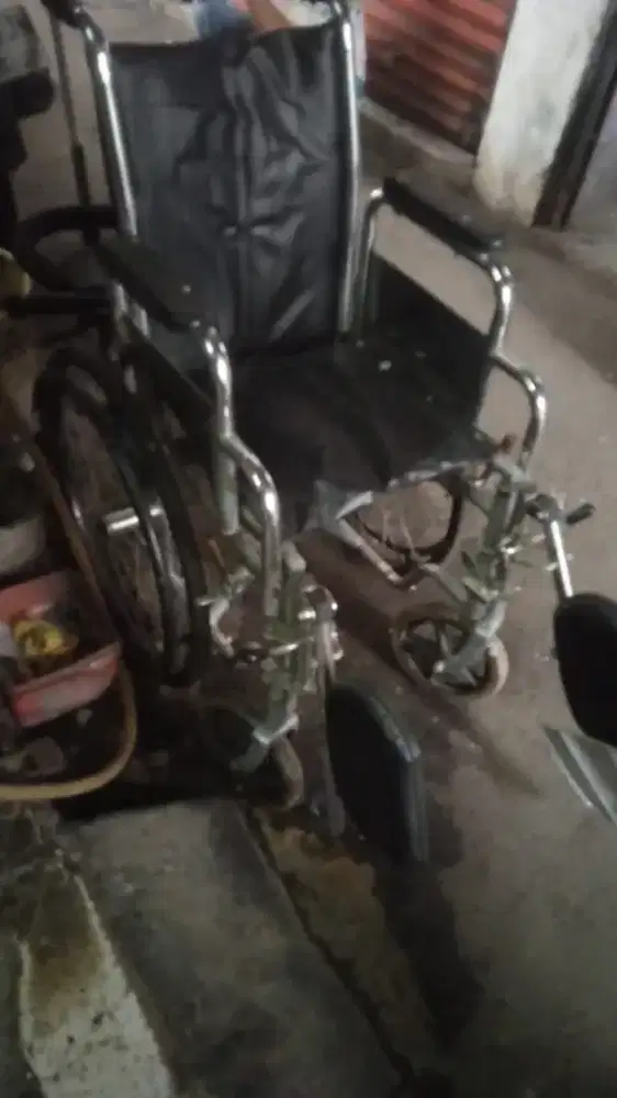 Kursi roda bekas kaki bisa slonjoran siap pakai