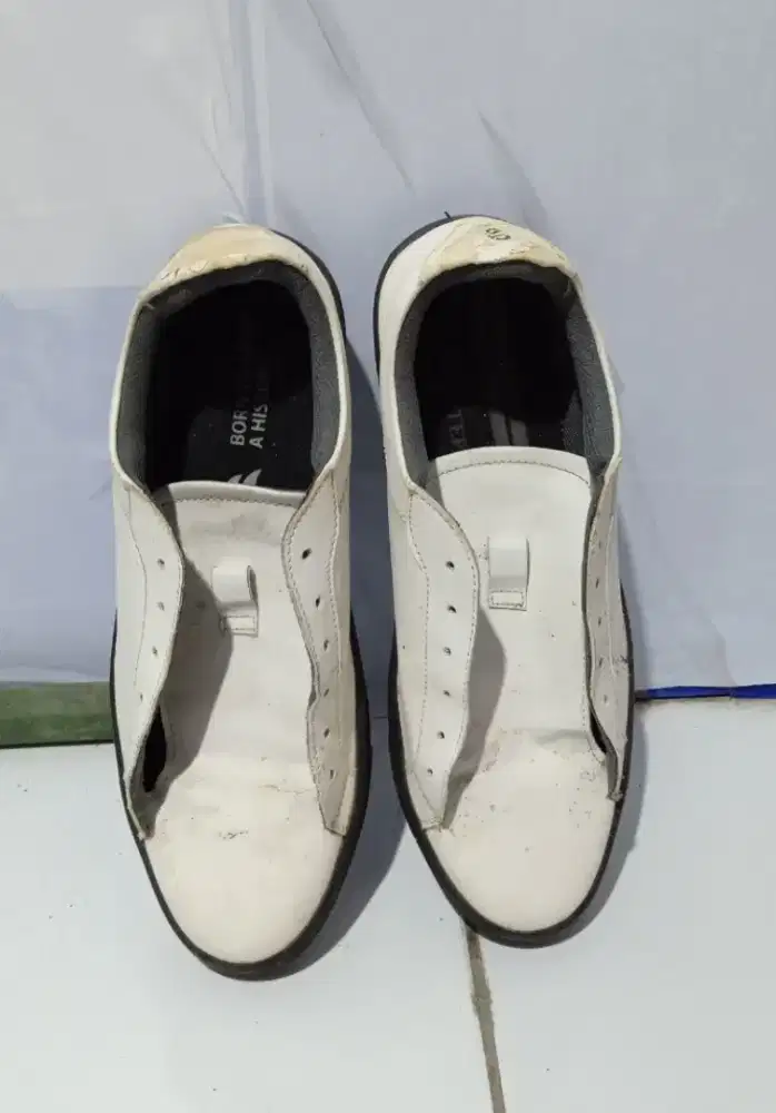 Jual 2 sepatu 130 rb nego ukuran 40