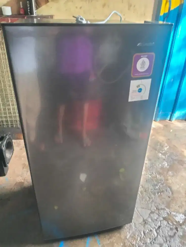 Lemari es 1 pintu merk SHARP