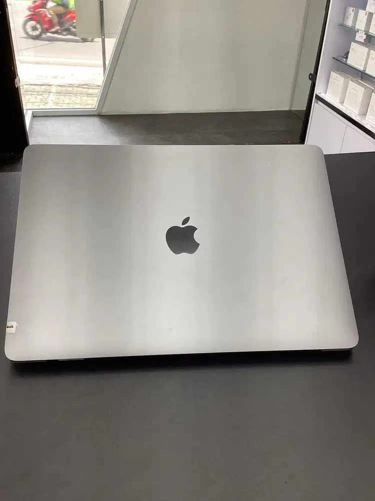 MACBOOK PRO 2020 RAM 8/256GB