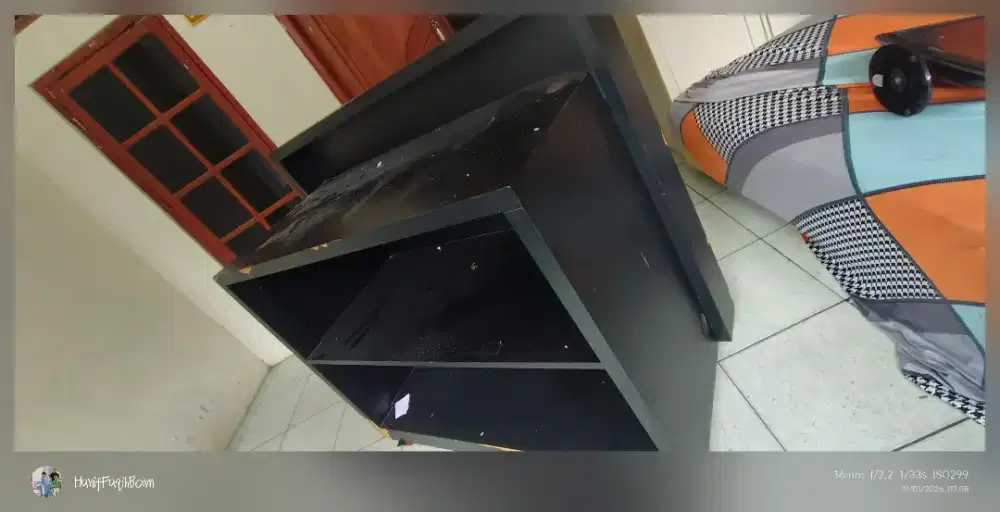 Meja resepsionis bekas layak