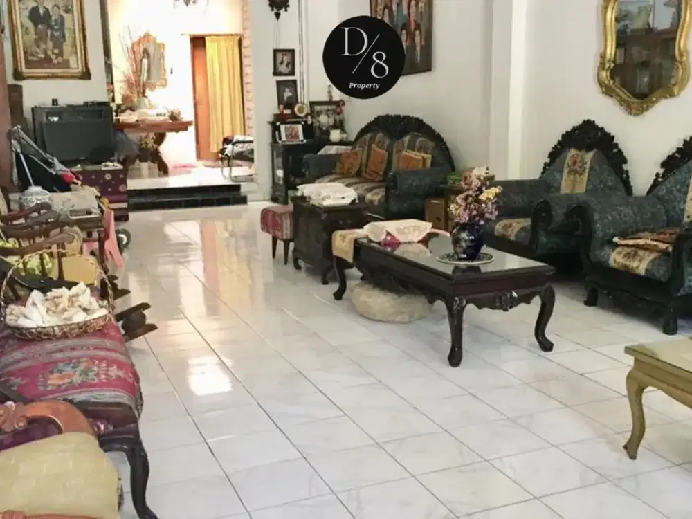 Jual RUMAH LAMA 2Lt @ DEKAT SENOPATI, LT 350, LB 400, 9KT/6KM, SHM, Posisi Kost Penuh, Harga 23,5M . DENNIS WONG – 0852.2291.6888