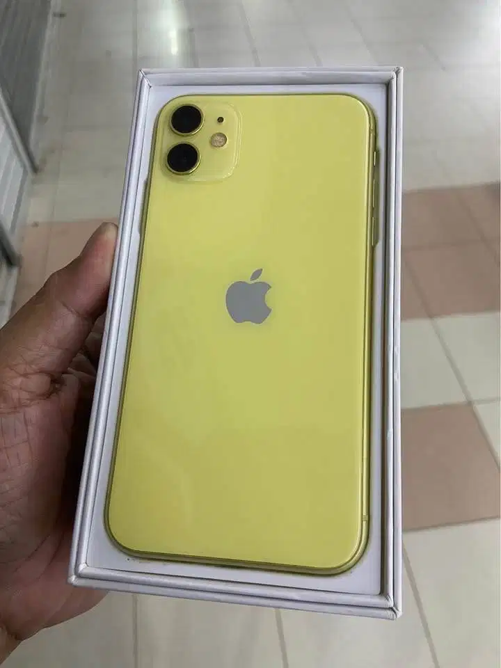 Second IPHONE 11 64gb Yellow INTER All Op Welljoss