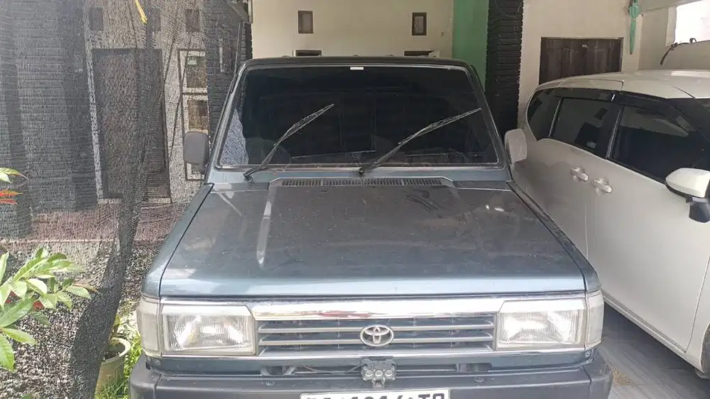 Mobil Kijang Grand