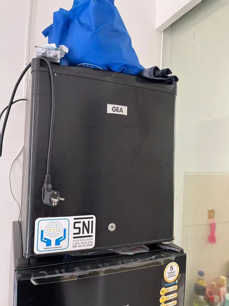 Dijual kulkas hotel portable mini GEA