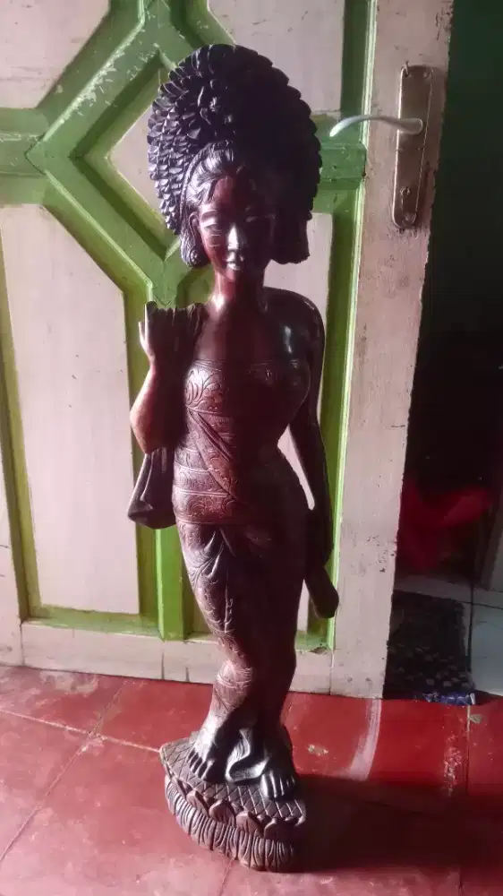 Patung kayu hiasan rumah