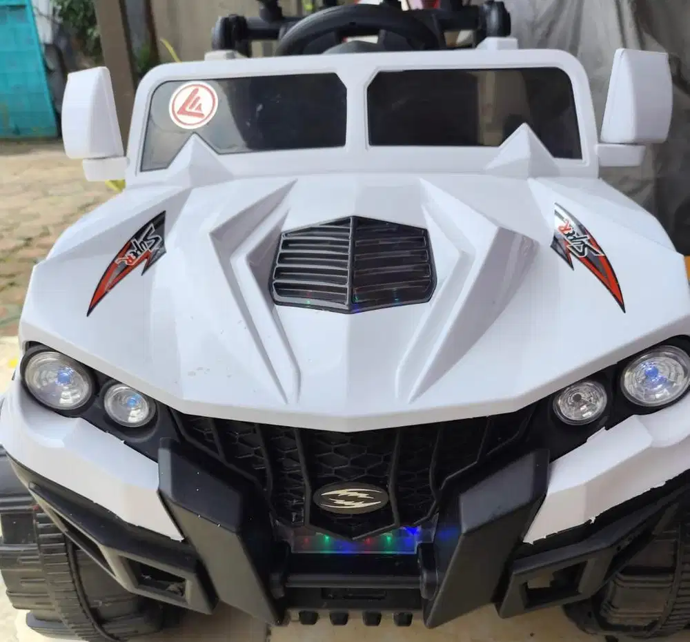 Mobil mainan anak (Mobil Aki)