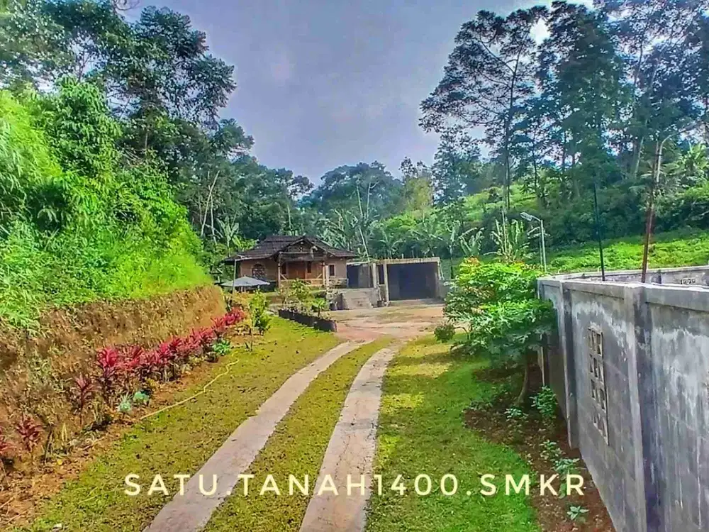 Dijual sebidang tanah plus rumah bambu pinggir jalan pagar keliling dekat kota