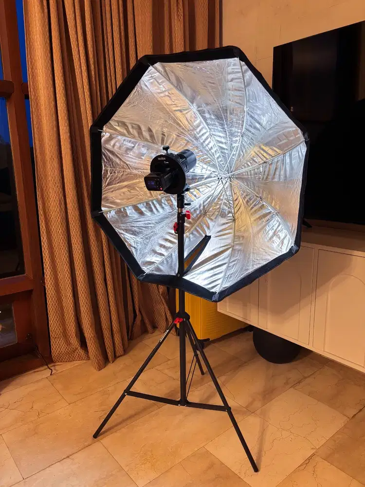 Godox ad200Pro + Godox x2t Sony trigger + accessories