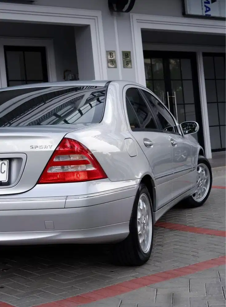 Mercedes benz W203 C230 Sport Low KM Tangan pertama