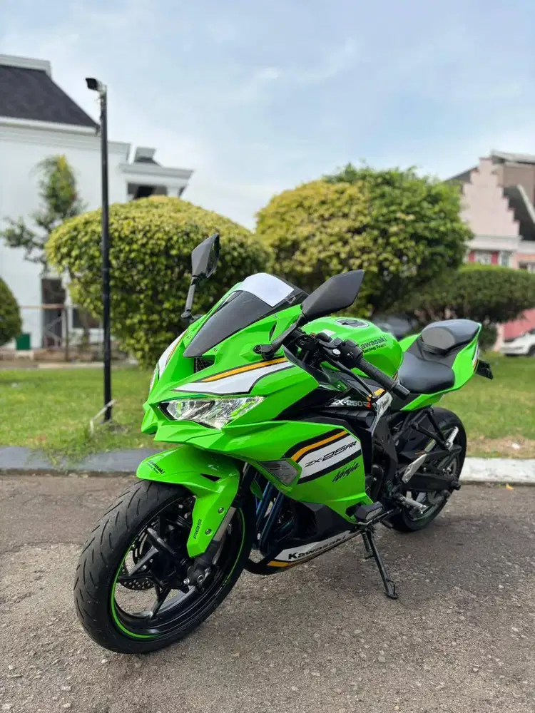 NINJA ZX 25RR KRT EDITION KM 1.000 TIPE TERTINGGI