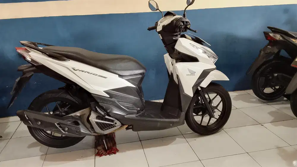 (JUAL CEPAT) HONDA VARIO LED OLD 2018 SURAT LENGKAP