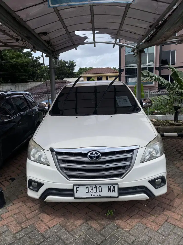 TOYOTA INNOVA E MT 2015