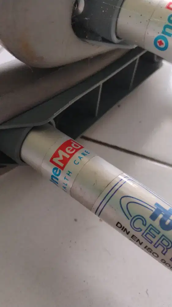 Tongkat Krek (alat bantu jalan)