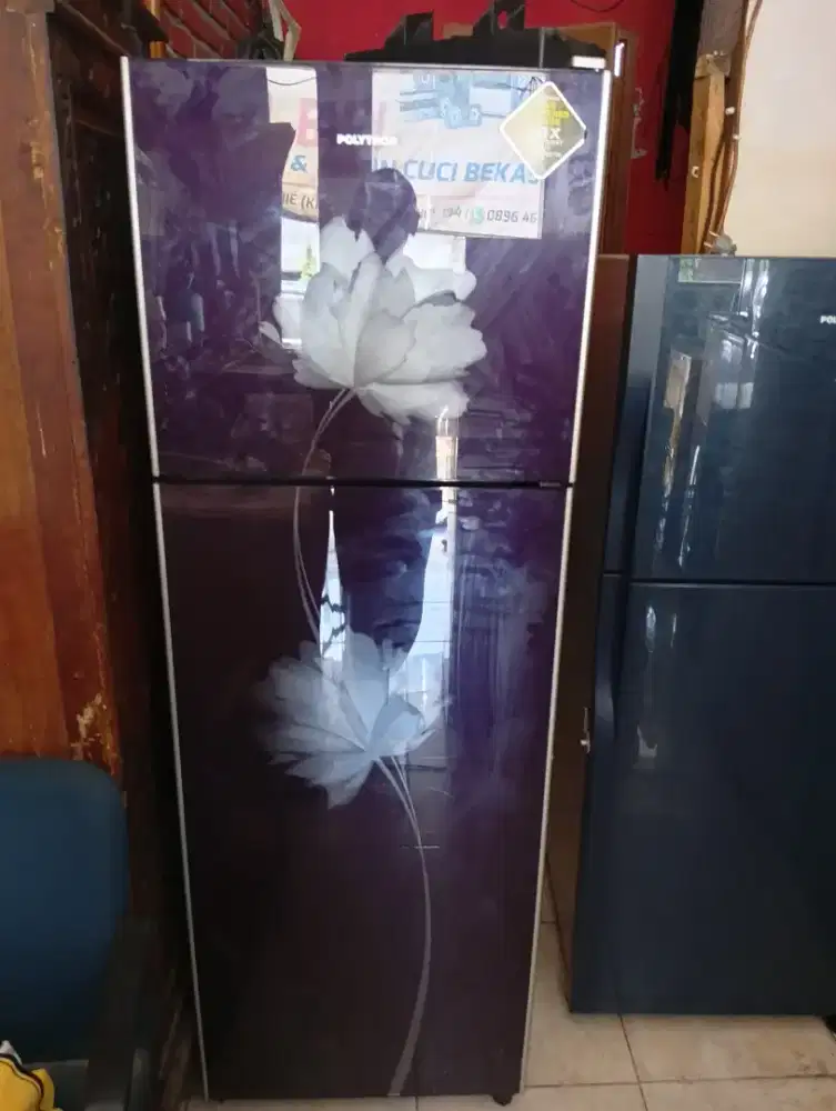 Kulkas bekas 2 pintu Mer Politron kea dingin bodi mulus