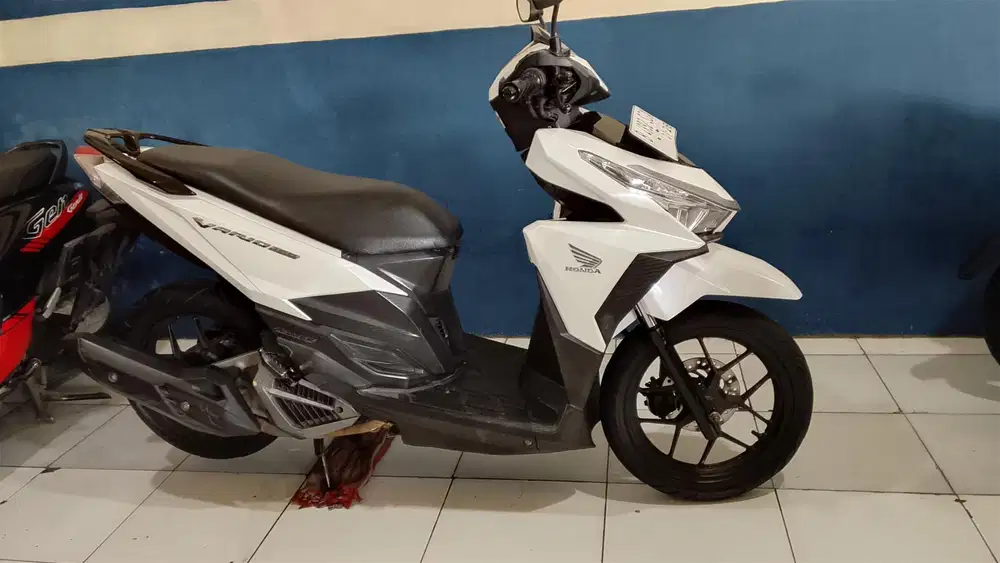 (JUAL CEPAT) HONDA VARIO LED OLD 2018 SURAT LENGKAP