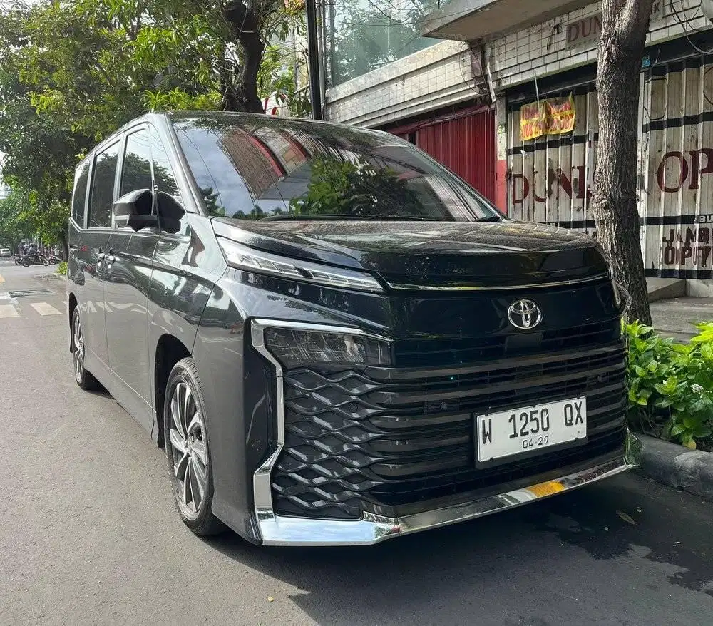 DP 5 JT # VOXY 2.0 AT 2023 # KM 10 RB