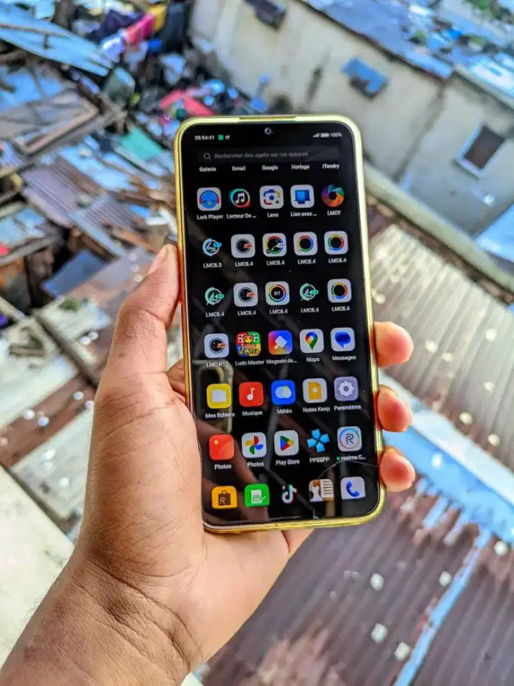 Realme C33 
RAM 4+4/64