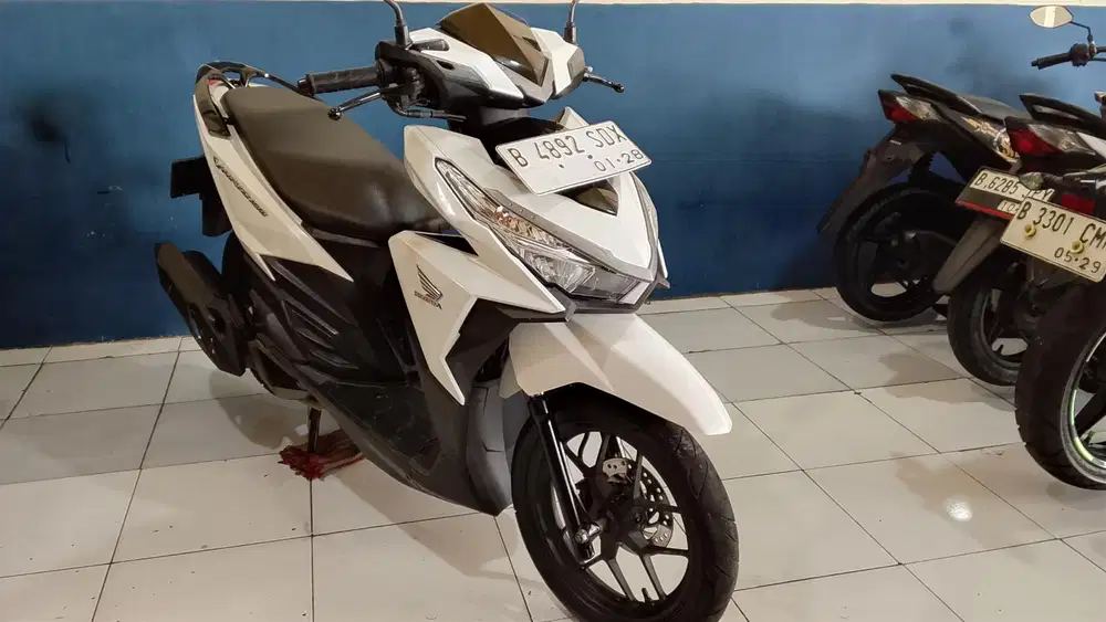 (JUAL CEPAT) HONDA VARIO LED OLD 2018 SURAT LENGKAP