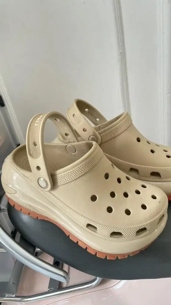 Sandal cross msih mulus