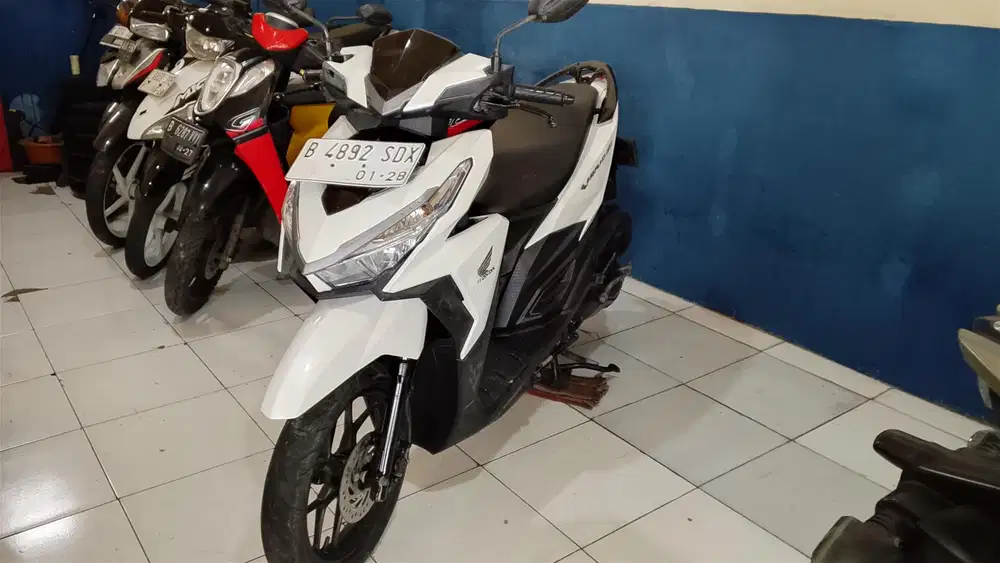 (JUAL CEPAT) HONDA VARIO LED OLD 2018 SURAT LENGKAP