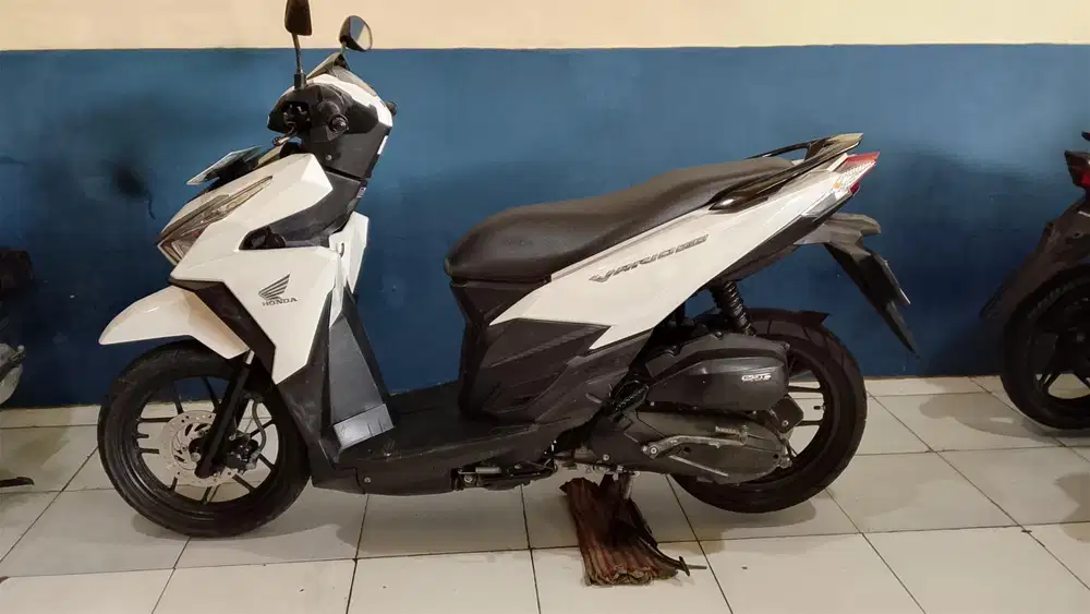 (JUAL CEPAT) HONDA VARIO LED OLD 2018 SURAT LENGKAP