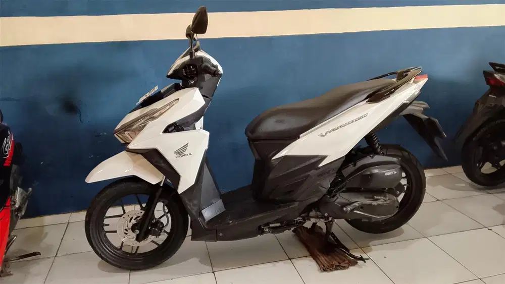 (JUAL CEPAT) HONDA VARIO LED OLD 2018 SURAT LENGKAP