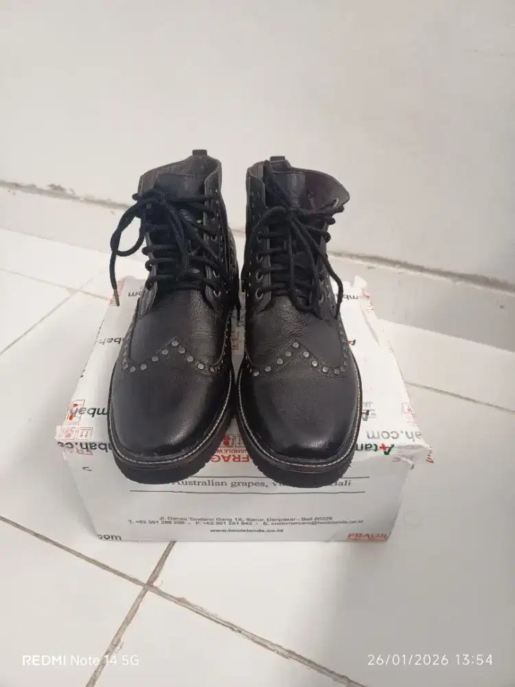 Sepatu Boots Hush Puppies