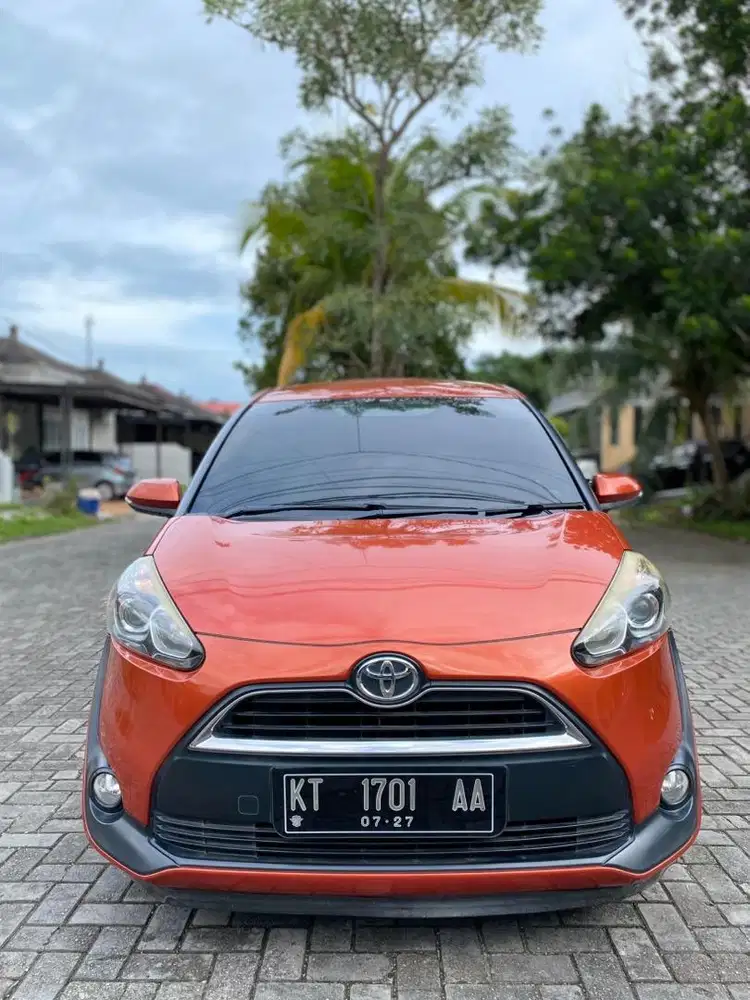 Sienta V metik toyota