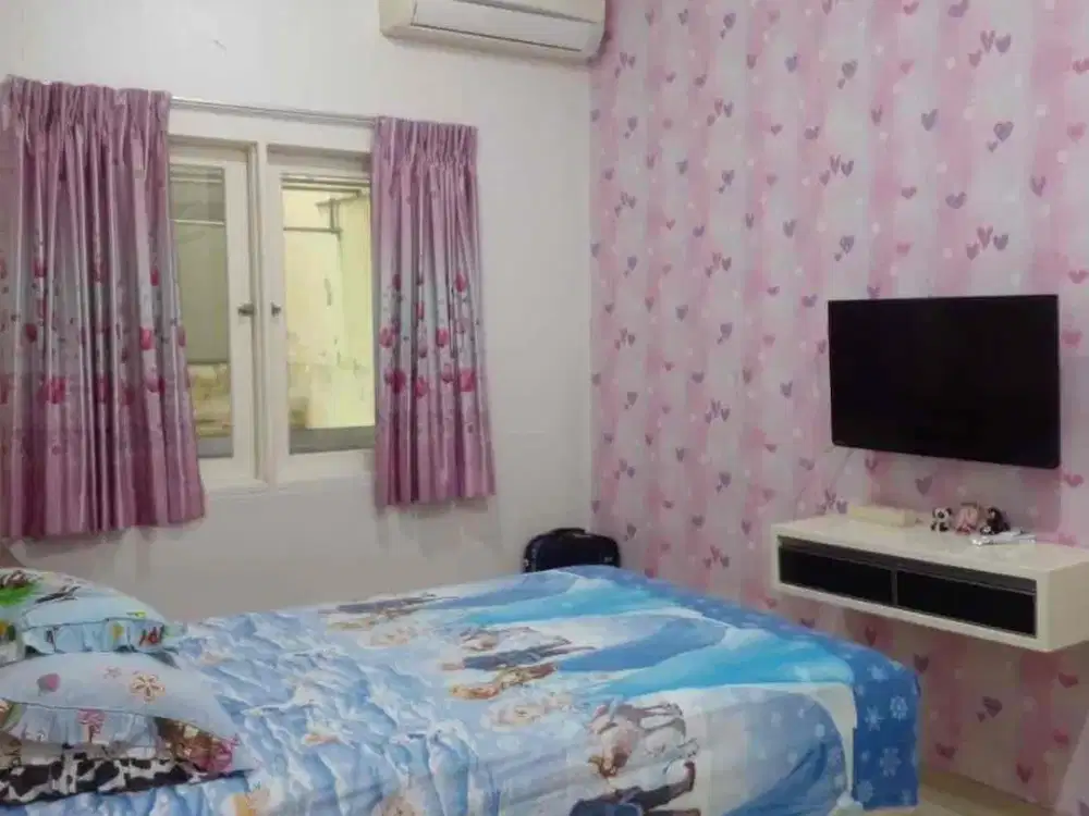 Disewakan cepat furnished rumah taman surya jakarta barat