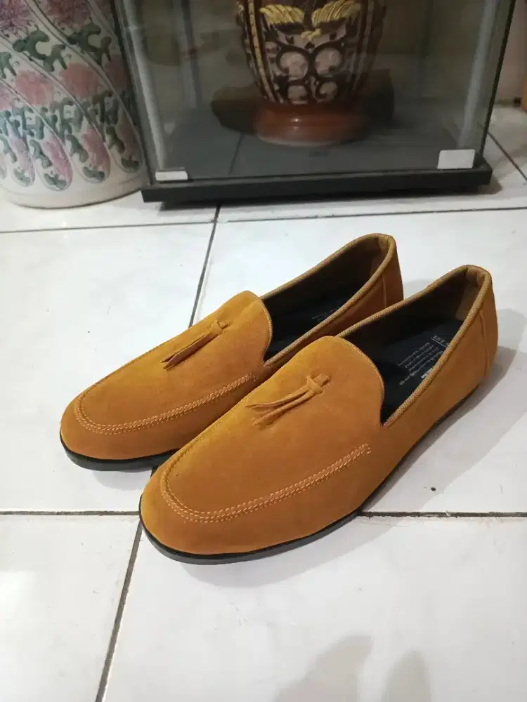Sepatu slip on uk 43