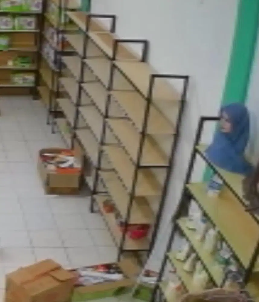 Jual rak/etalase (kosmetik atau minimarket)