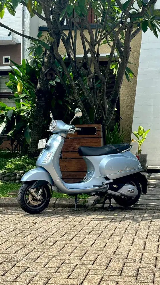 Vespa LX 125 i-get 2023 Silver ODO 1.062 KM