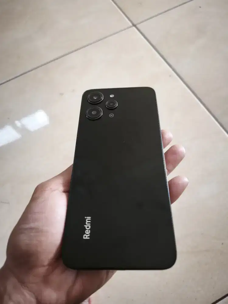 Xiaomi Redmi 12 8/256 hp dan casan