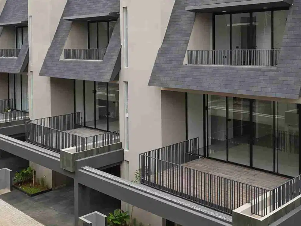 Brand New Modern House 3 Lantai Di Lebak Bulus Jakarta Selatan