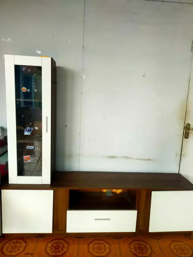 Rak Lemari TV Minimalis