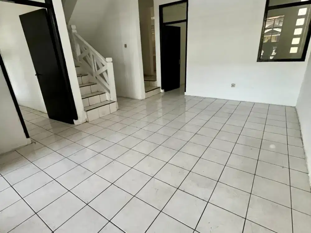 Dijual!! Rumah Kokoh Siap Huni dalam Komplek di Turangga dekat TSM