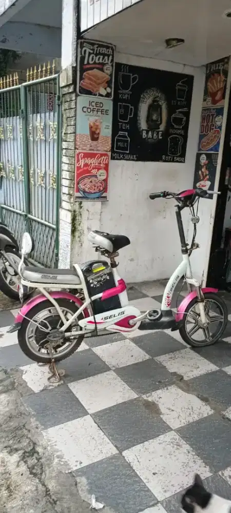 Sepeda listrik selis