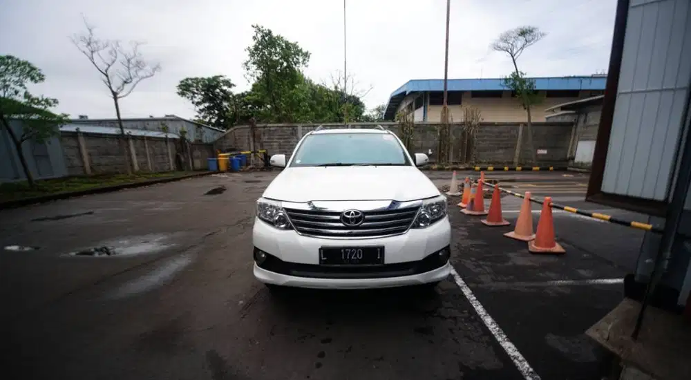 FORTUNER PUTIH 2012