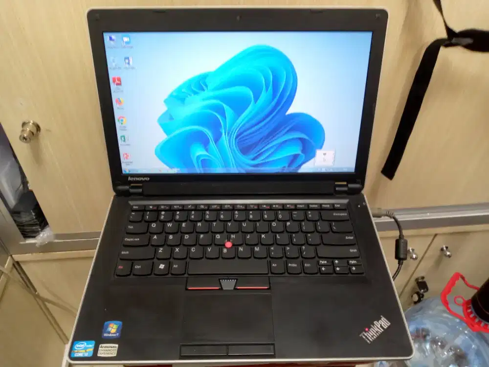 Jual Laptop Lenovo Core i3 RAM 4GB HDD 320GB LED 14inch Minus Batre