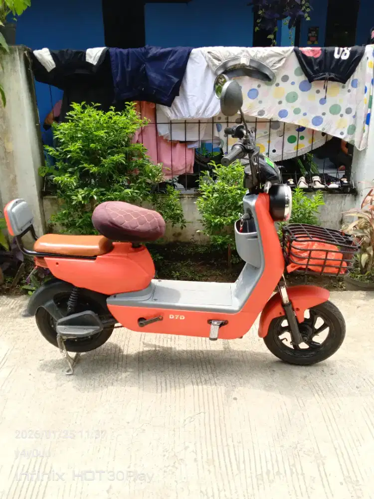 Sepeda listrik merek u winfly tipe D7D kondisi normal gda minus