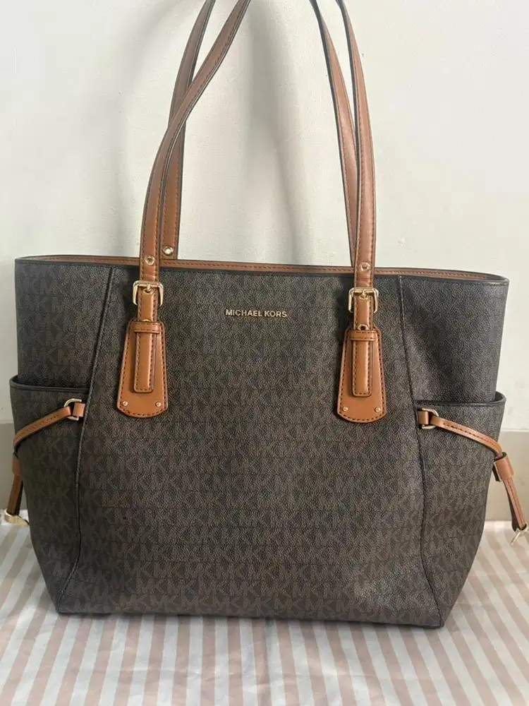 Preloved Tas Michael Kors voyager brown signature tote