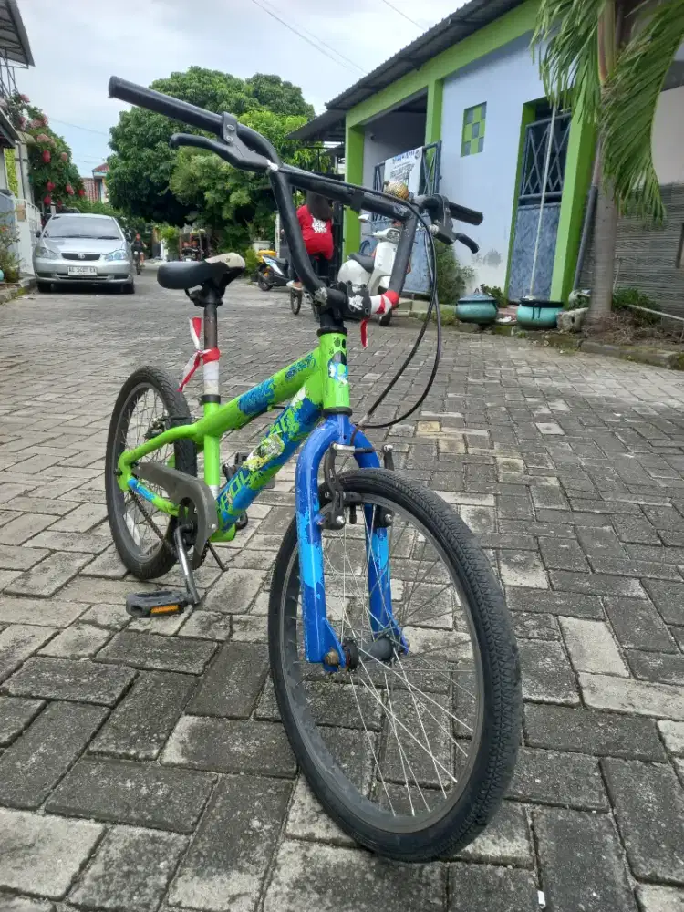Dijual sepeda bmx polygon travis 20