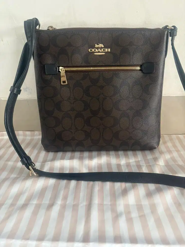 Preloved tas Coach Sling bag