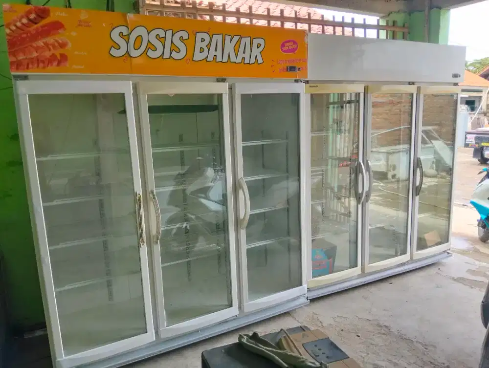 Showcase 3 pintu 1500 lt