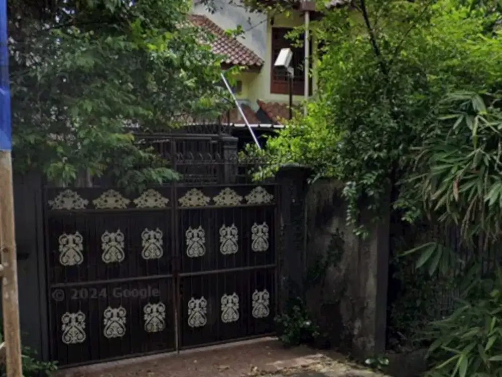 Rumah 2 Lantai Luas 746m2 di Pancoran Mas Hadap Timur